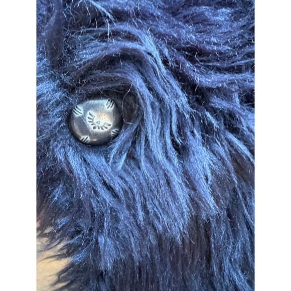 Spirithoods Black Wolf Faux Fur Hood Scarf Tribal Print Lined with Pockets - Picture 6 of 8